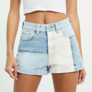 PacSun Hopper Patch Denim High-Rise Mom Shorts Women’s 27 Cuffed Hem Lightwash